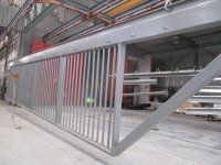 Traitement de surface d'un portail auto porté