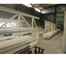 Grenaillage + 1 couche primaire sur charpente métallique