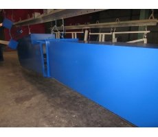 Grenaillage et couche primaire et couche de finition sur caisson