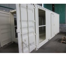 1 couche primaire et 1 couche de finition intérieur et extérieur d'un container